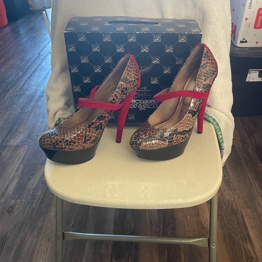 Chic Snakeskin Platform Heels with Red Accents